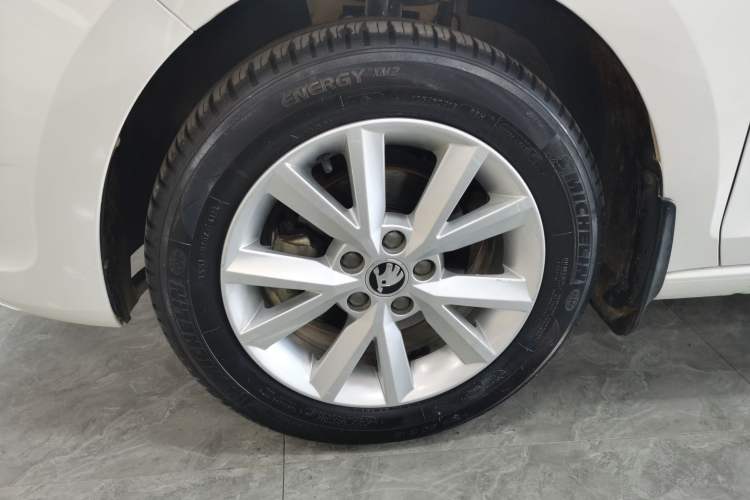 Used Skoda Rapid 2015 1.6L Automatic Smart Selection Model