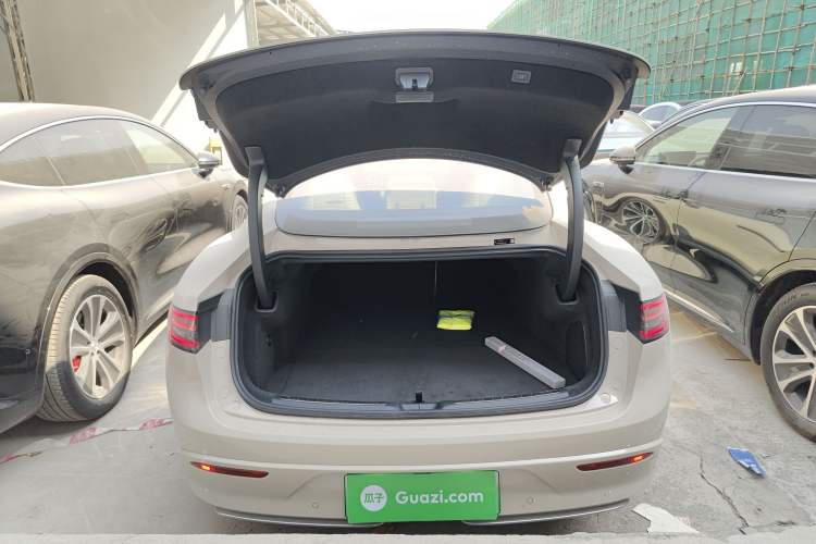 Used Hima Luxeed S7 2025 855 km Max
