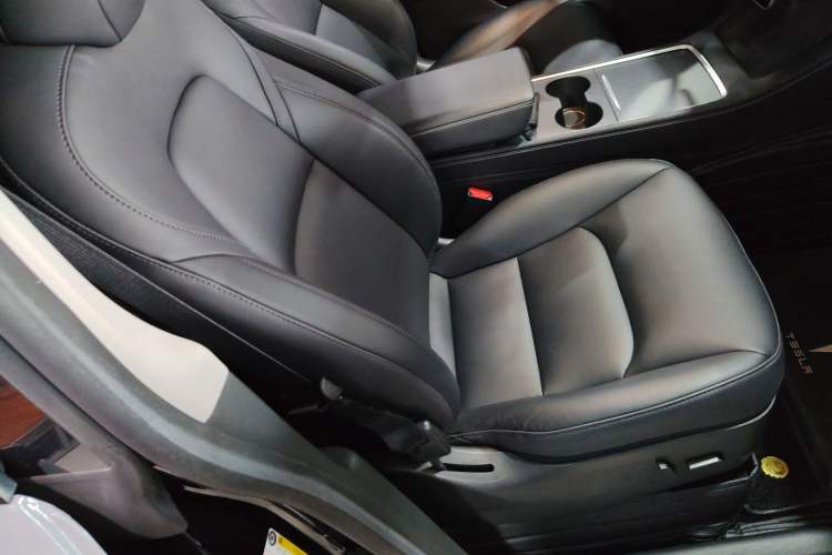 Used Tesla Model Y 2023 Long-Range All-Wheel-Drive Version