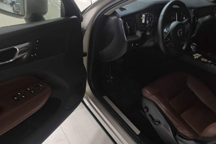 Used Volvo XC60 2019 T5 4x4 Zhiyuan Edition China VI Standard