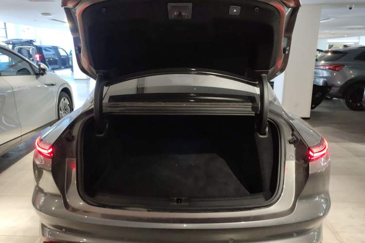 Used  L7 2022 Dynamic Model
