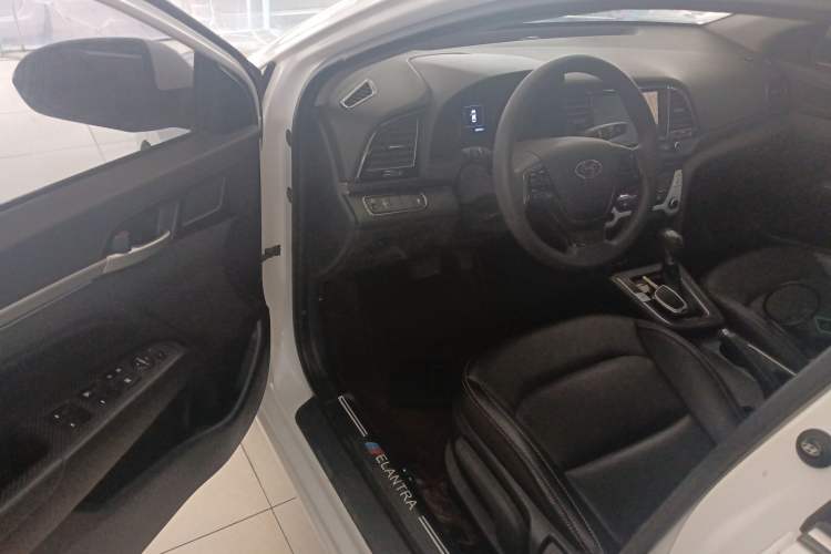 Used Hyundai Elantra 2016 1.6L Automatic ZhiXuan – Elite Version
