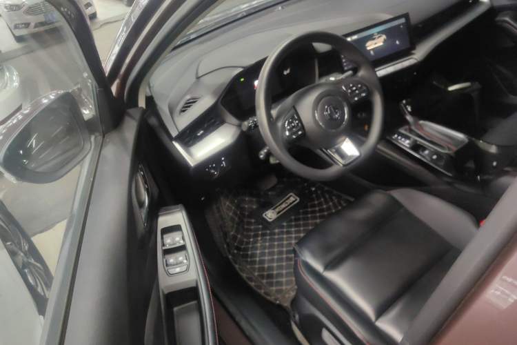 Used MG 5 2021 180 DVVT CVT Youth Luxury Edition
