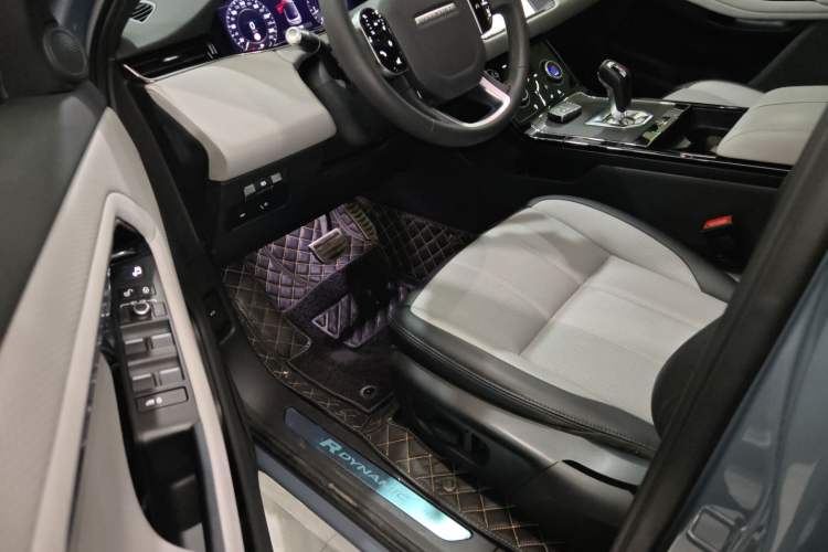 Used Land Rover Range Rover Evoque 2020 249 PS R-DYNAMIC S Black Edition Sport Version
