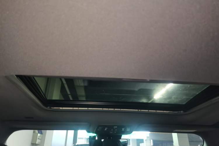 Used Toyota Sienna 2023 2.5L Hybrid Deluxe Edition
