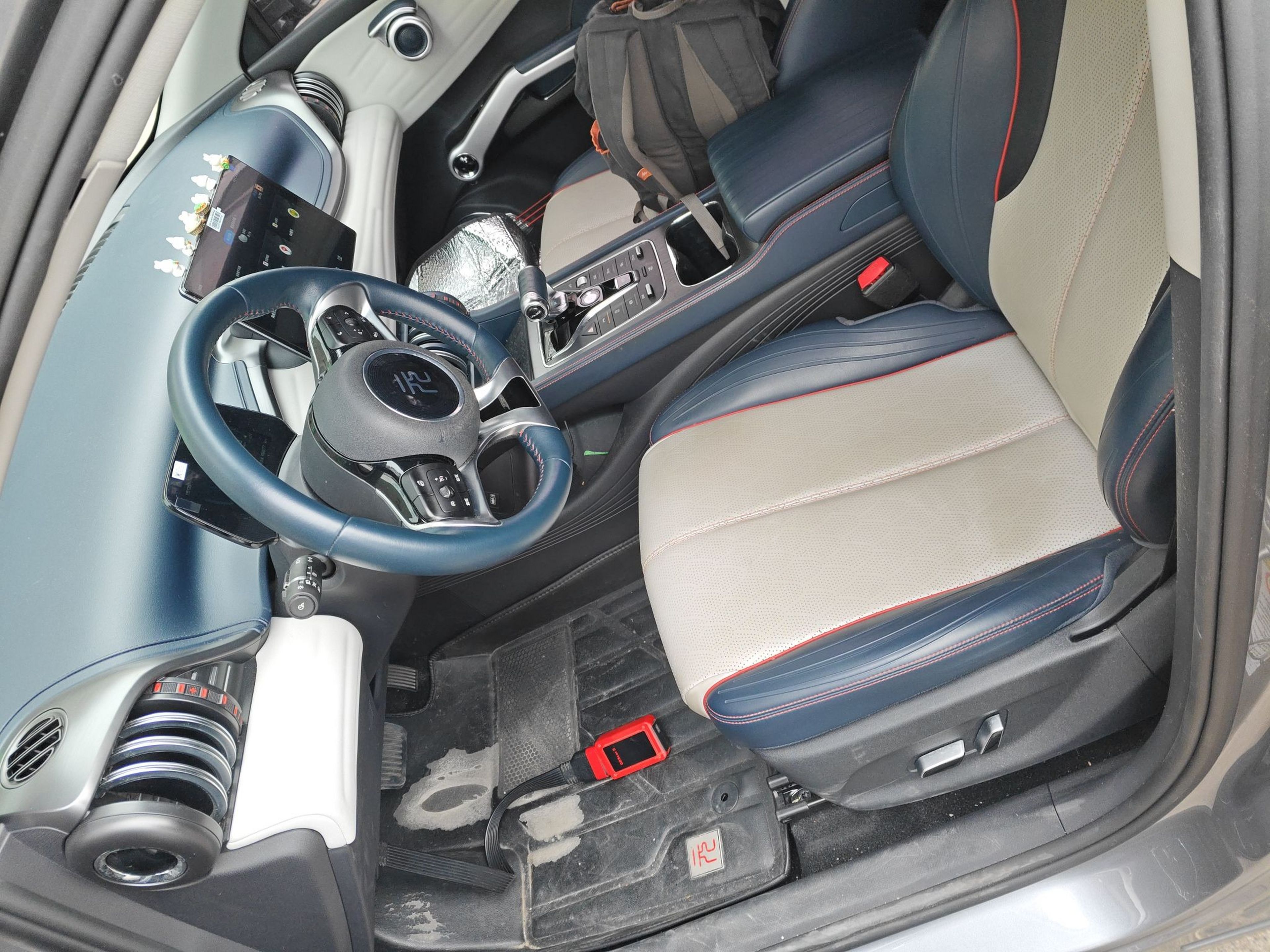 المقاعد الأمامية داخل السيارة