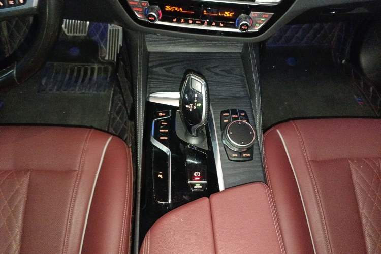 Used BMW 5 Series 2022 Second Facelift 530Li Leading Edition M Sport Package
