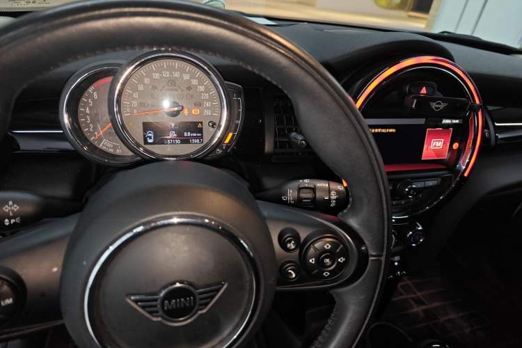 Used  MINI 2019 1.5T COOPER Classic Edition Five-Door Version
