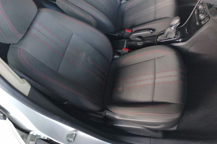 Used Buick Encore 2017 18T Automatic Two-Wheel Drive Urban Fashion Model
