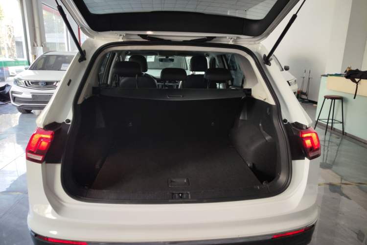 Used Volkswagen Tiguan L 2017 330TSI Automatic Two-Wheel Drive Luxury Edition
