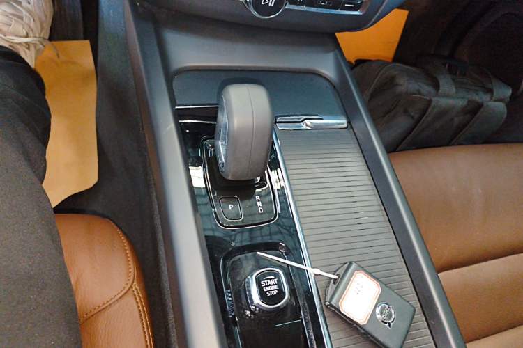 Used Volvo XC60 2022 B5 4x4 Zhiyi Luxury Edition
