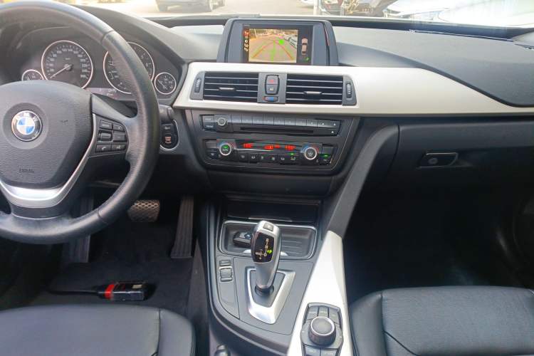 Used BMW 3 Series GT 2013 320i Leading Model
