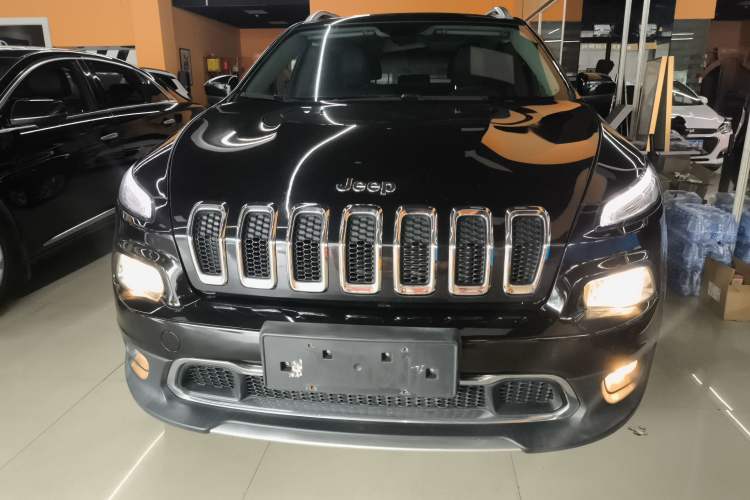 Used  Cherokee 2017 2.0L Superior Edition
