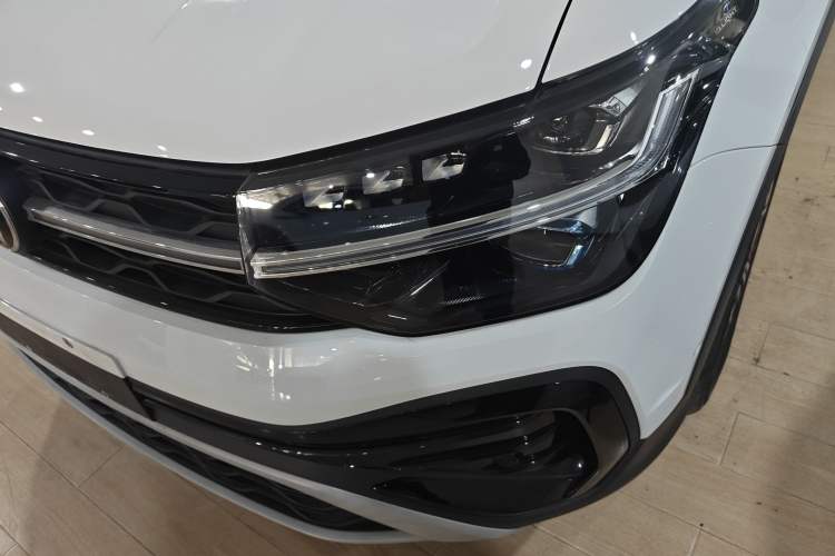 Used Volkswagen Tharu 2024 300TSI Two-Wheel-Drive Moon Luxury Edition
