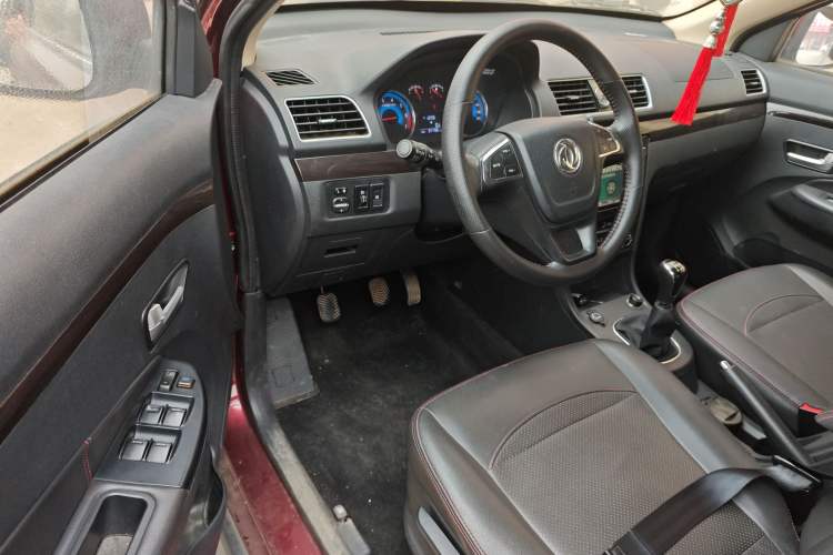 Used Dongfeng Fengon 370 2016 1.5L Manual Luxury Version SFG15-05 7 Seats
