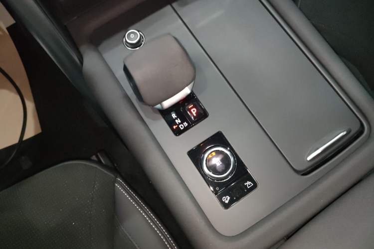 Used Land Rover Discovery 2021 360 PS R-Dynamic SE