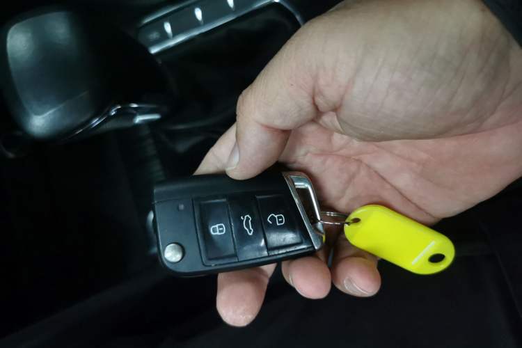 Used Volkswagen Tiguan L 2019 Updated Version 330TSI Automatic Two-Wheel Drive Panoramic Comfort Edition China VI Standard
