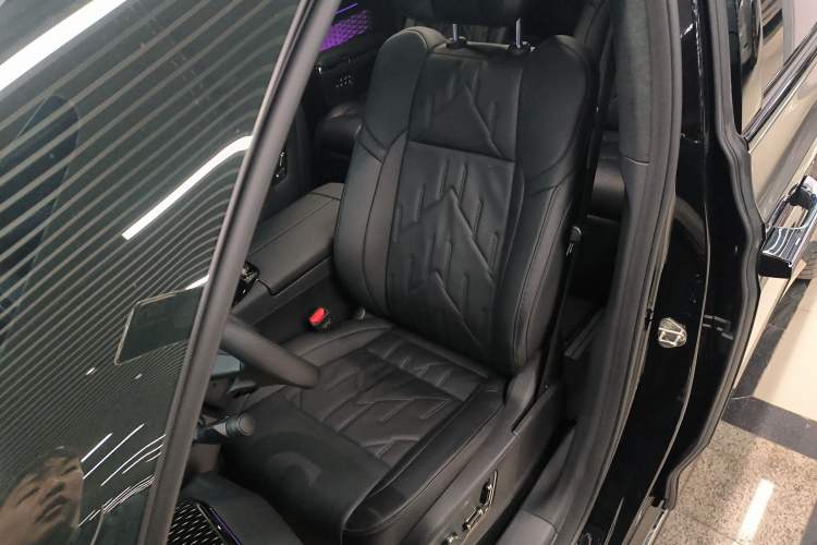 Used Zeekr 009 2024 Six-Seat Executive Version 4WD 108 kWh
