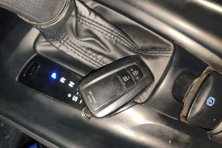 Used Toyota IZOA 2021 Dual-Motor 2.0L Yixiang Edition
