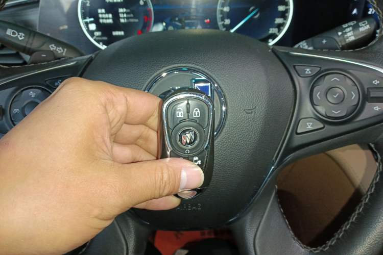 Used Buick GL8 2020 ES Land Cruiser 653T Luxury Model
