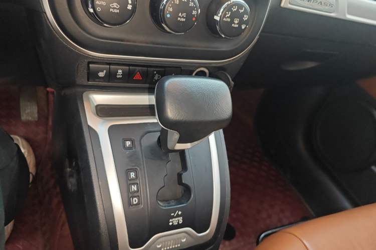 Used  Compass 2014 Revised Version 2.4L Four-Wheel Drive Luxury Navigation Edition