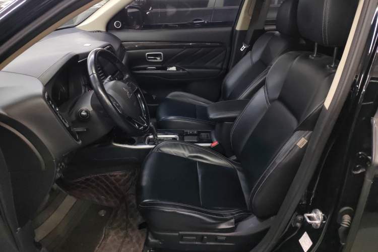 Used Mitsubishi Outlander 2020 2.0L Two-Wheel Drive Enjoyment Version 5 Seats
