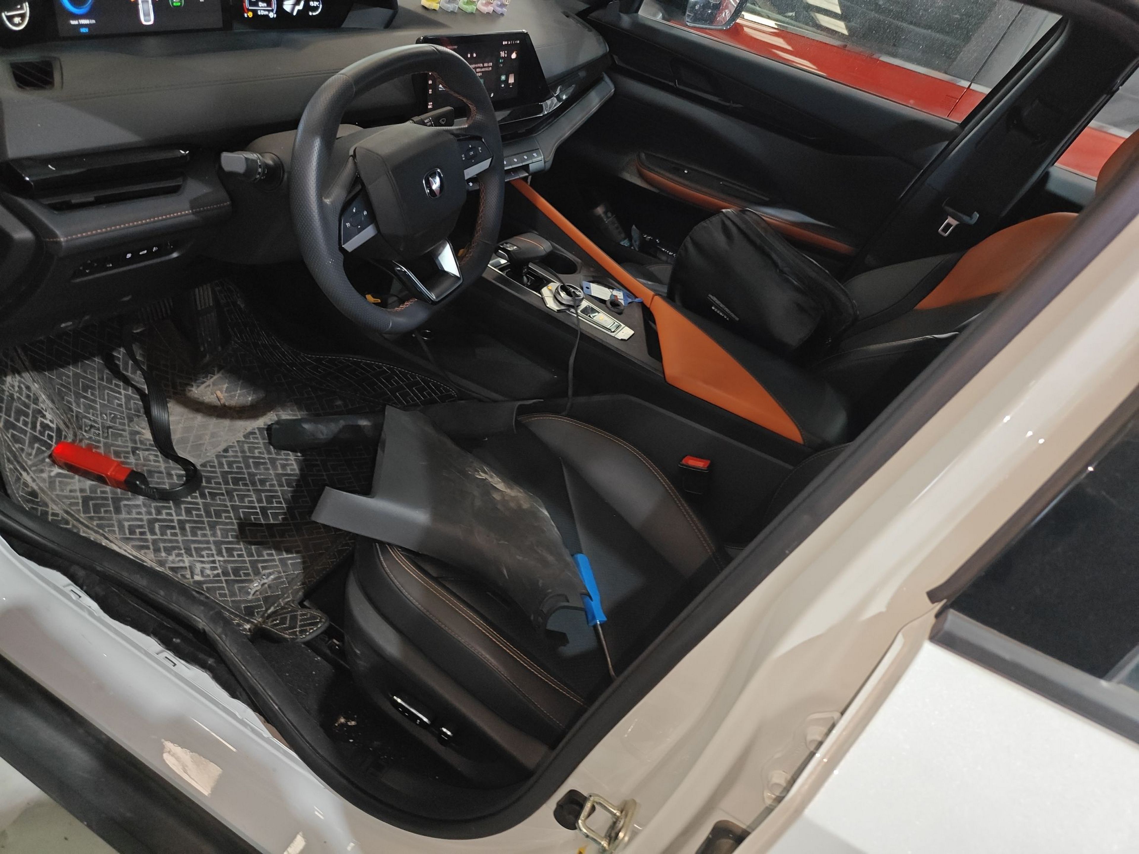 المقاعد الأمامية داخل السيارة