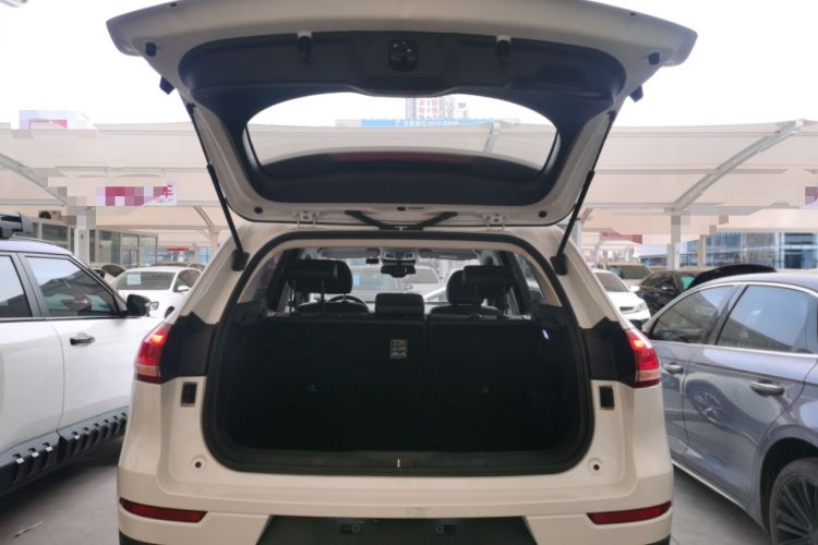 Used Haval H6 2017 Red Label 2.0T Automatic Two-Wheel Drive ZhiShang Model
