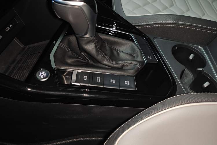 Used Volkswagen Tayron 2024 330TSI Two-Wheel Drive R-Line High-Energy Version
