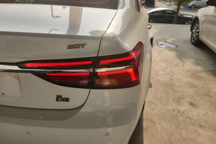 Used Roewe i6 2017 20T Automatic Internet ZhiZun Edition