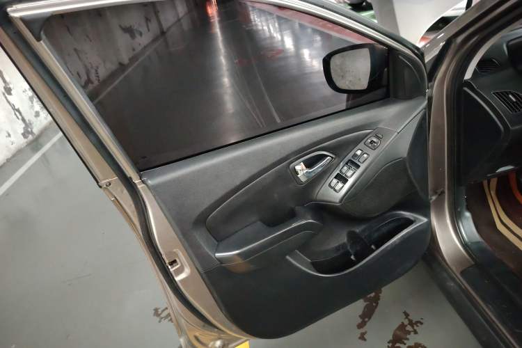 Used Hyundai ix35 2015 2.0L Automatic 2WD Smart Version China V Standard
