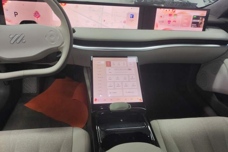 Used  L7 2022 Dynamic Model