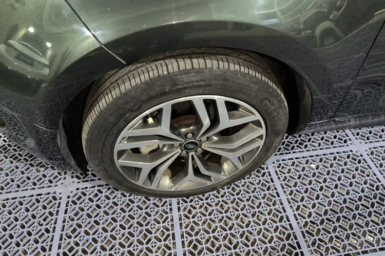 Used Land Rover Range Rover Evoque 2021 Range Rover Velar L 249PS R-Dynamic First Edition
