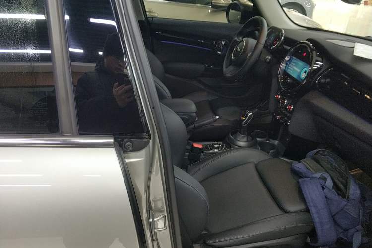 Used  MINI 2023 1.5T COOPER Artist Five-Door Edition
