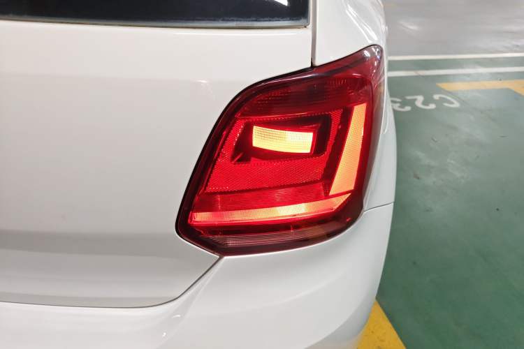 Used Volkswagen Polo 2016 1.6L Automatic Comfort Model
