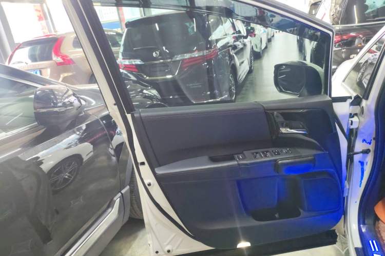 Used Honda Elysion 2019 2.0L Hybrid Supreme Edition
