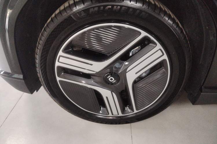 Used  E07 2025 All-Electric 4x4 with 90 kWh Max Intelligent Driving Version
