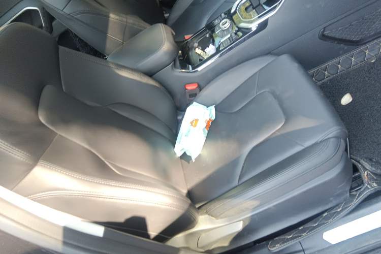 Used Haval H6 2017 Red Label 2.0T Automatic Two-Wheel Drive ZhiShang Model
