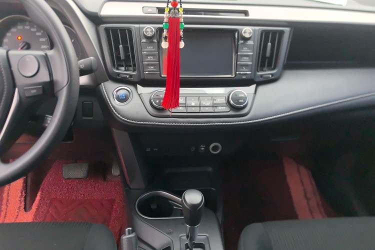 Used Toyota RAV4 2016 2.0L CVT Two-Wheel Drive Fashion Edition China V Standard
