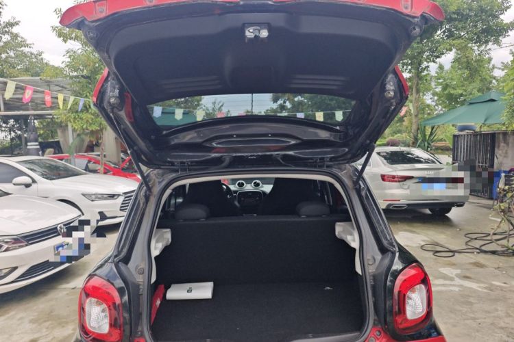 Used  forfour 2018 1.0L 52 kW Dynamic Edition
