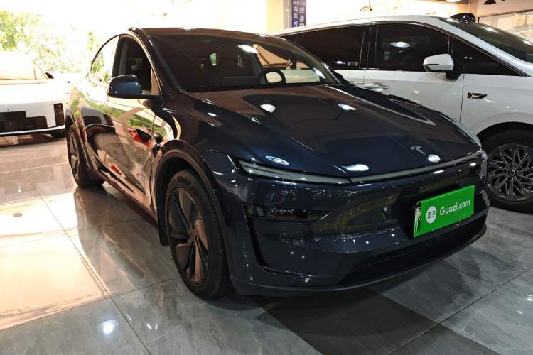 Used Tesla Model Y 2025 Long-Range All-Wheel-Drive Version
