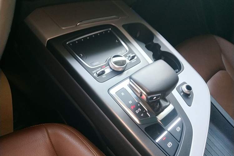 Used Audi Q7 2018 40 TFSI Comfort Model
