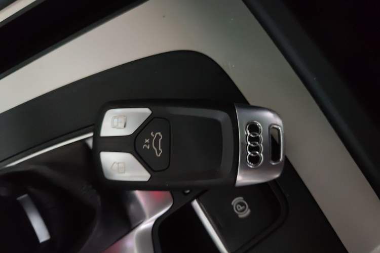 Used Audi Q5L 2020 Updated 40 TFSI Prestige Fashion Edition
