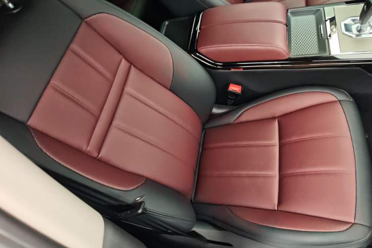 Used Land Rover Range Rover Evoque 2022 Aurora L 249 PS R-Dynamic Luxury Edition
