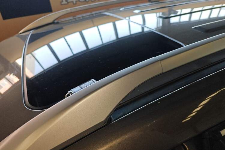 Used Chevrolet Captiva 2015 2.4L 4x4 Flagship Edition 7-Seater
