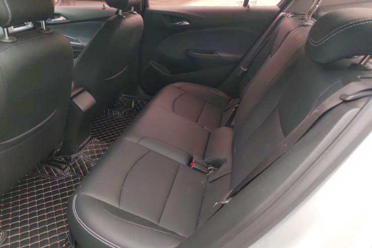 Used Chevrolet Cruze 2018 320 Automatic Pioneer Sunroof Edition
