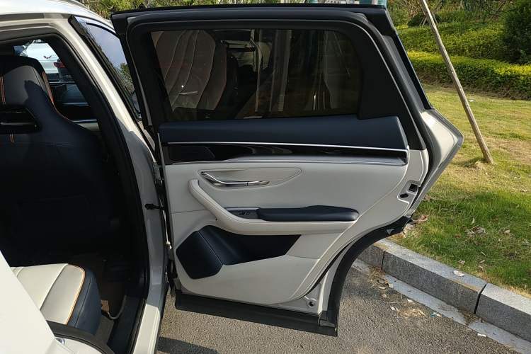 Used BYD Song PLUS New Energy 2024 Honor Edition EV 520km Premium Model
