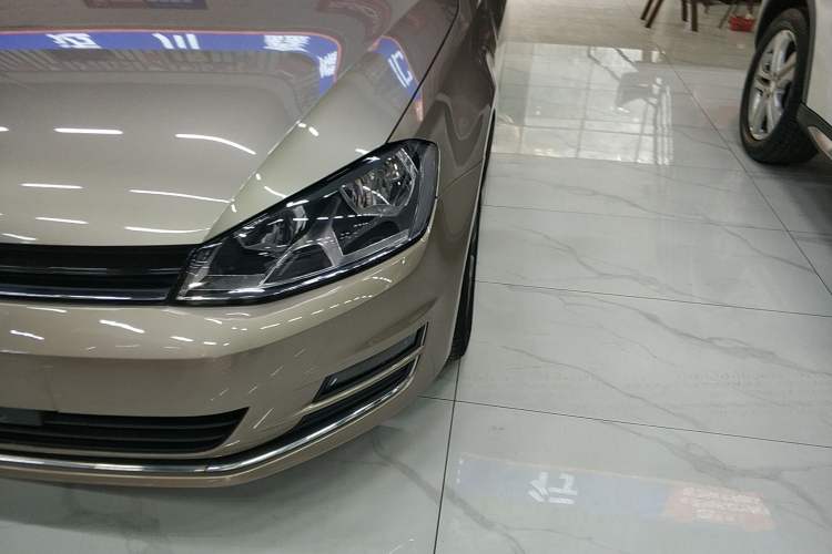 Used Volkswagen Golf 2016 230TSI Automatic Luxury Version
