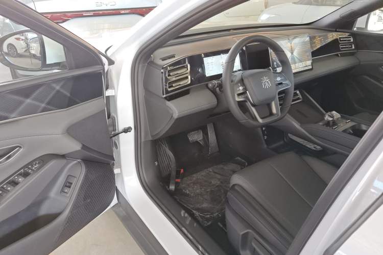 Used BYD Qin L 2025 DM-i Smart Drive 80KM Leading Model