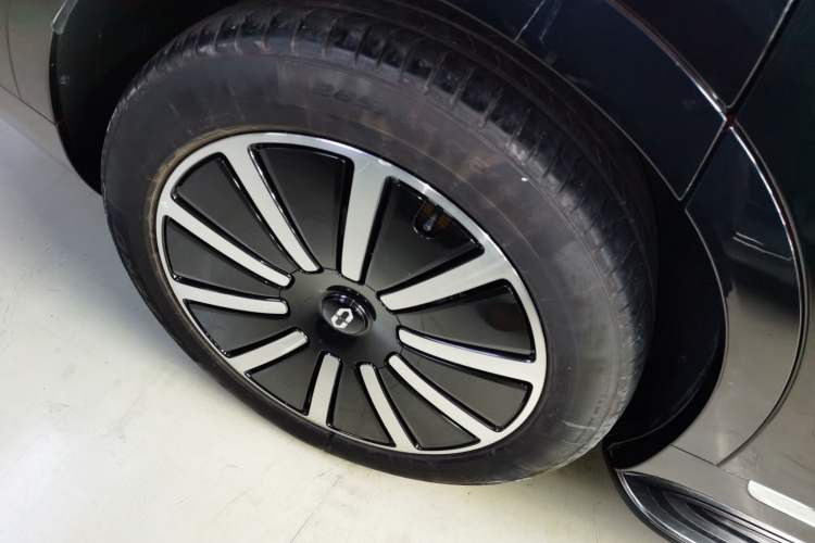 Used Hima AITO M9 2024 All-Electric Max Version 100 kWh 6-Seater
